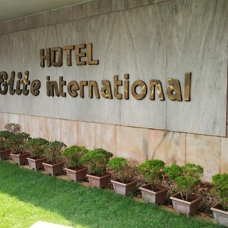 Hotel Elite International Thrissur Esterno foto