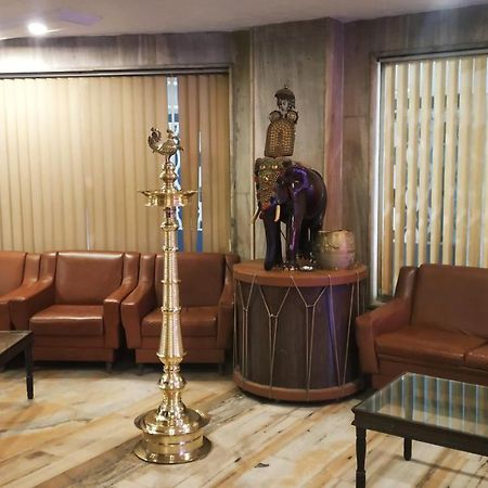 Hotel Elite International Thrissur Esterno foto