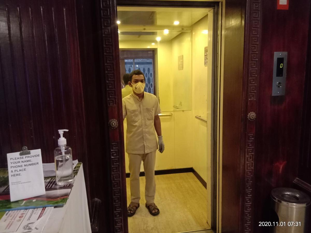 Hotel Elite International Thrissur Esterno foto
