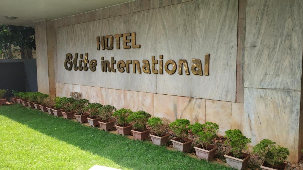 Hotel Elite International Thrissur Esterno foto